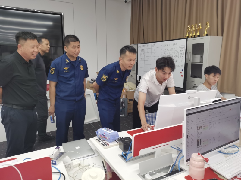 消防救援大队走进校园安全检查