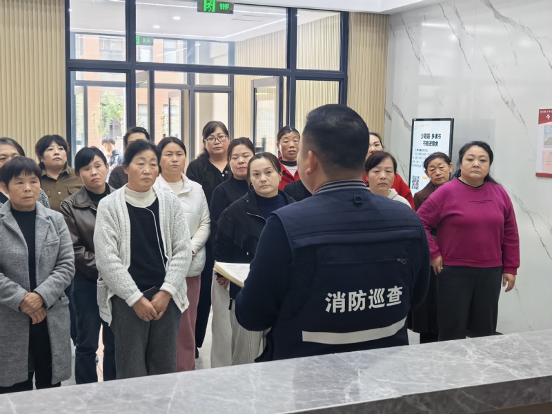 对楼管宿管开展消防培训